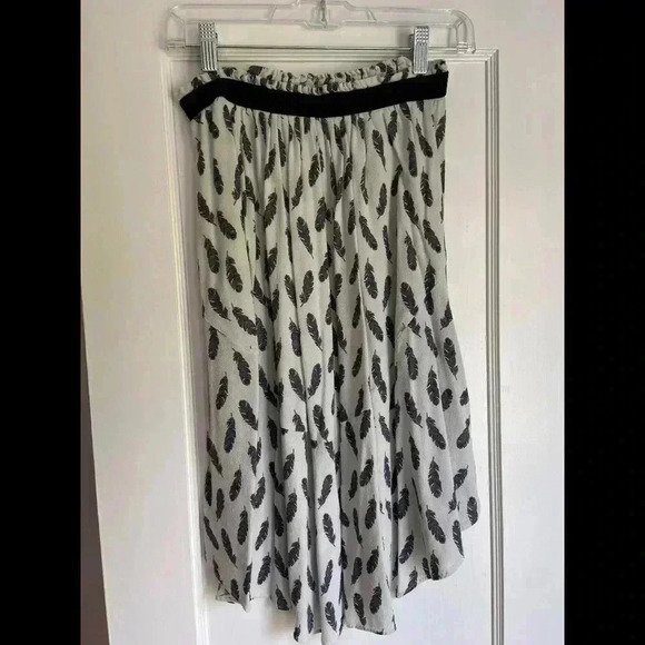 Feather Print Flowy Midi Skirt - Size 6 - Picture 1 of 2
